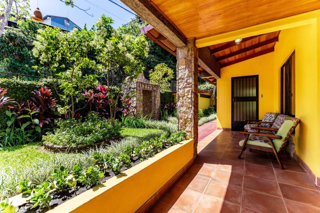 La Terraza Guest House B&B Гресия Екстериор снимка