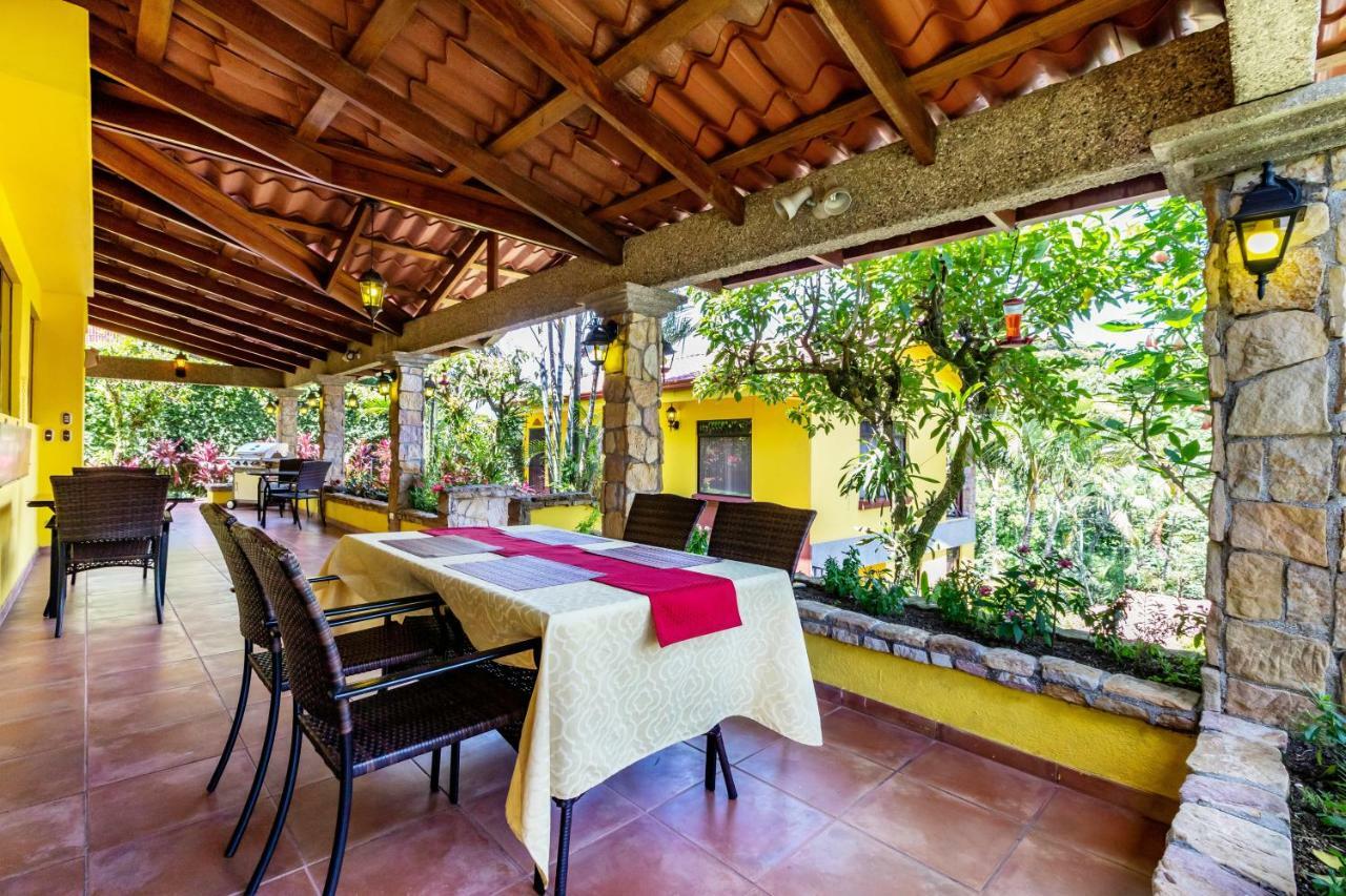 La Terraza Guest House B&B Гресия Екстериор снимка